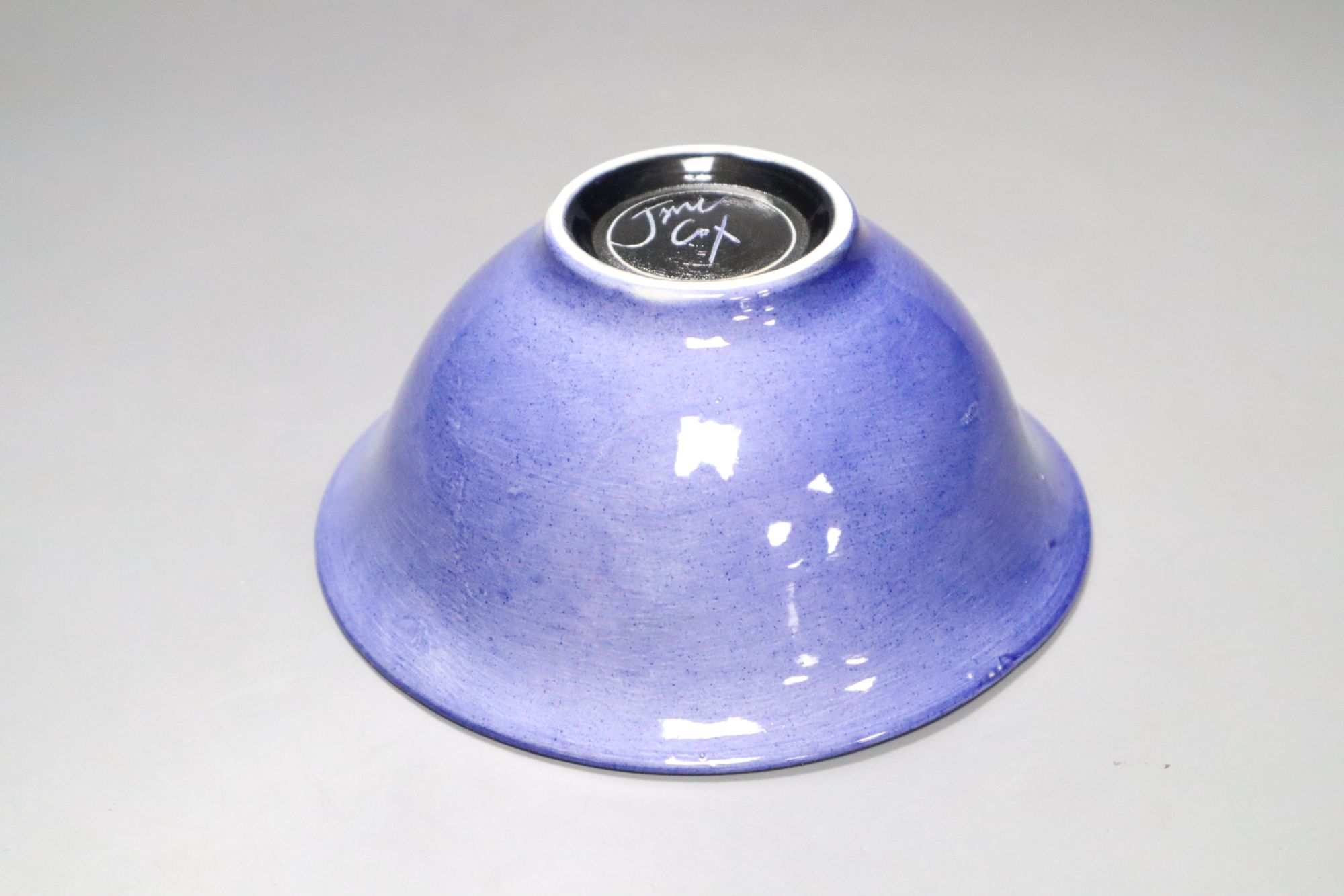 A Jane Cox Studio pottery bowl, diameter 14.5cm